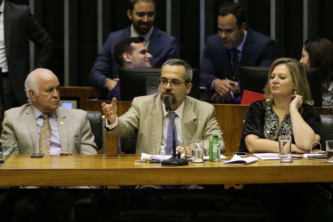 Fabio Rodrigues Pozzebom/Agência Brasil O ministro da Educação, Abraham Weintraub, na Câmara dos Deputados para detalhar como será feito o bloqueio de verbas de universidades públicas e institutos federais. O ministro foi convocado para falar sobre bloqueio de recursos.