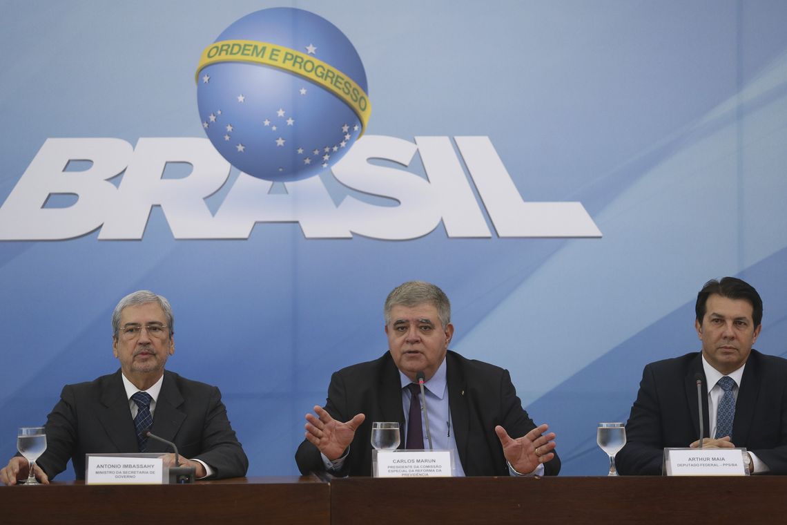 José Cruz/Agência Brasil Brasília - O ministro da Secretaria de Governo, Antônio Imbassahy, e os deputados Carlos Marun e Arthur Maia falam sobre a reforma da Previdência Social (José Cruz/Agência Brasil)
