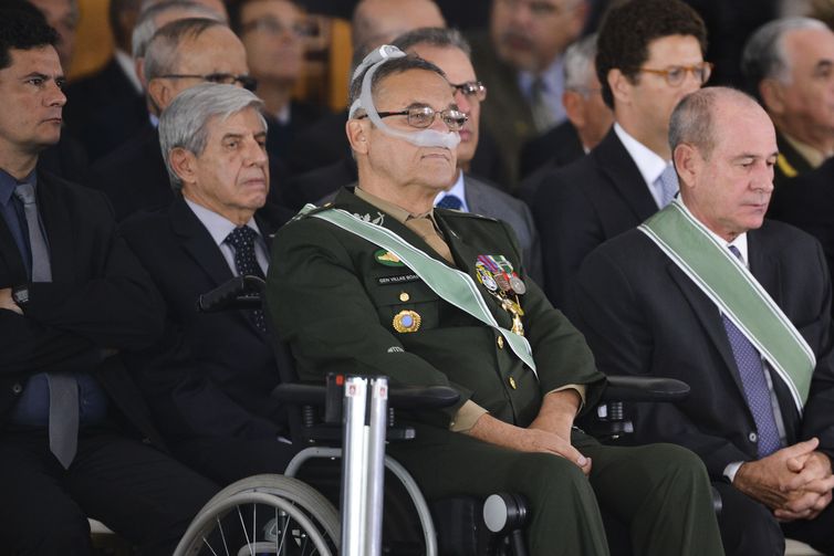 O Presidente Jair Bolsonaro participa da solenidade de passagem de Comando do Exército do general Eduardo Dias da Costa Villas Bôas ao general Edson Leal Pujol.