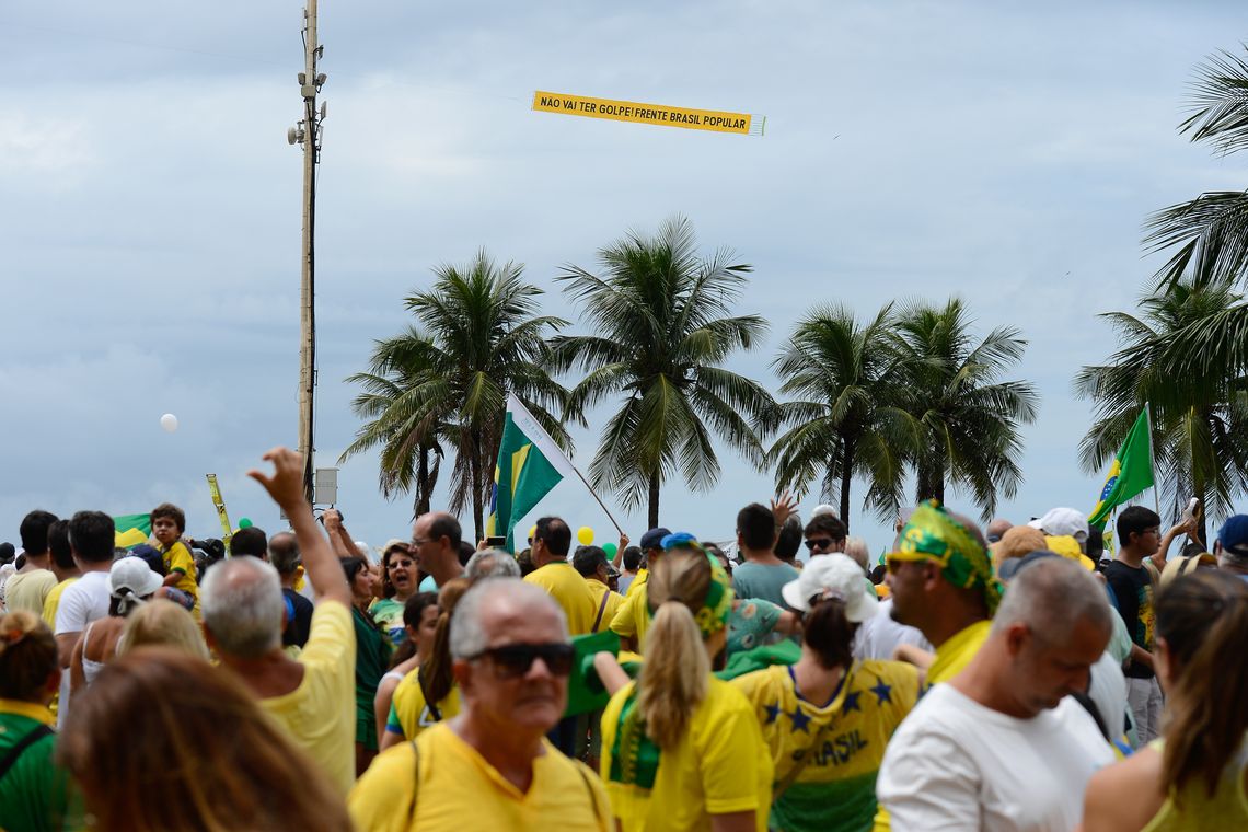 Tânia Rêgo/Agência Brasil Rio de Janeiro - Manifestação em Copacabana contra a corrupção e pela saída da presidenta Dilma Rousseff (Tânia Rêgo/Agência Brasil)