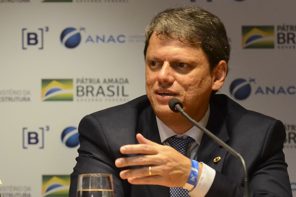 Rovena Rosa/Agência Brasil O ministro da Infraestrutura, Tarcísio Gomes de Freitas, participa da coletiva de imprensa após leilão de 12 aeroportos brasileiros, na sede da B3 (Bovespa), em São Paulo.
