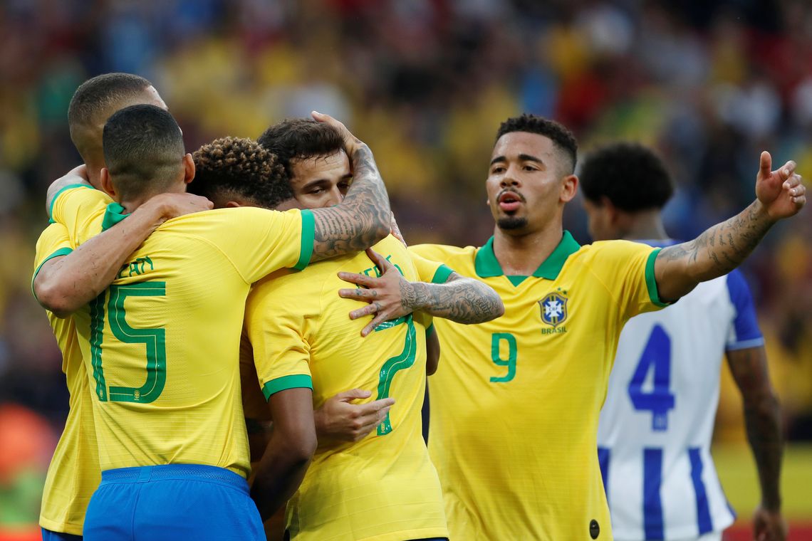 Copa AmÃ©rica 2019: Philippe Coutinho comemora com companheiros ao marcar o terceiro gol do Brasil contra Honduras