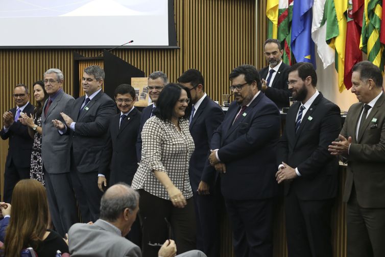 A ministra da Mulher, da Família e dos Direitos Humanos, Damares Alves, empossou nesta quarta-feira (27) os novos integrantes da Comissão de Anistia e anunciou mudanças no regimento do órgão