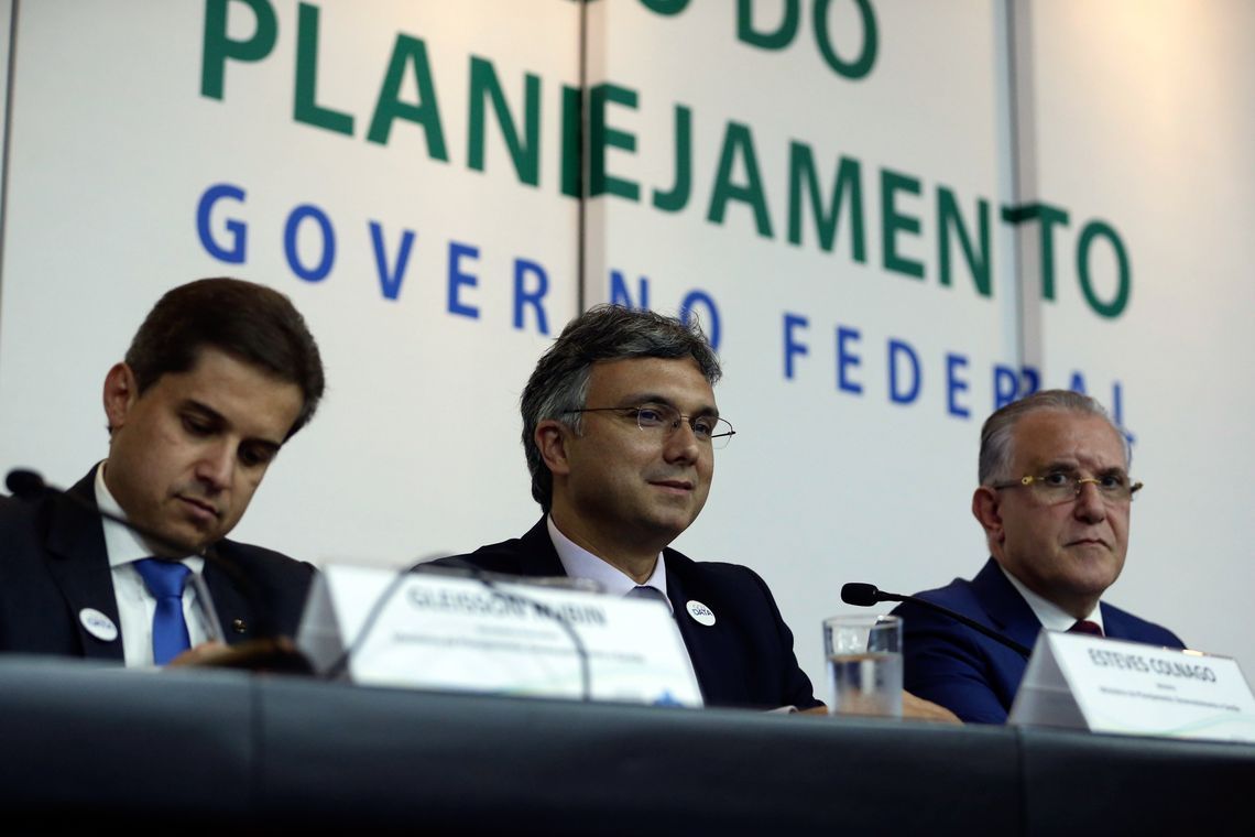 Valter Campanato/Agência Brasil Brasília - O secretário-executivo Gleisson Rubin e os ministros Esteves Colnago (Planejamento) e Alberto Beltrame (MDS) divulgam os resultados preliminares das políticas públicas sociais (Valter Campanato/Agência Brasil)