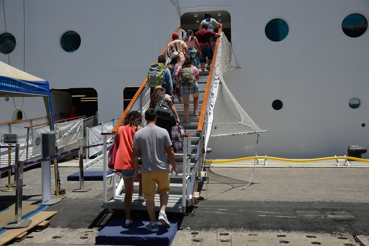 Tomaz Silva/Agência Brasil Rio de Janeiro - A temporada de cruzeiros começa no Rio e transatlânticos atracam no Pier Mauá, na zona portuária da cidade (Tomaz Silva/Agência Brasil)
