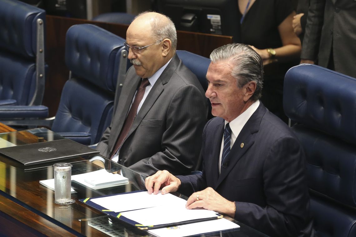 Antonio Cruz/Agência Brasil O ministro do GSI, Sérgio Etchegoyen, e o senador Fernando Collor participam da sessão solene do Senado em comemoração dos 80 anos de criação do Gabinete de Segurança Institucional (GSI) da Presidência da República.