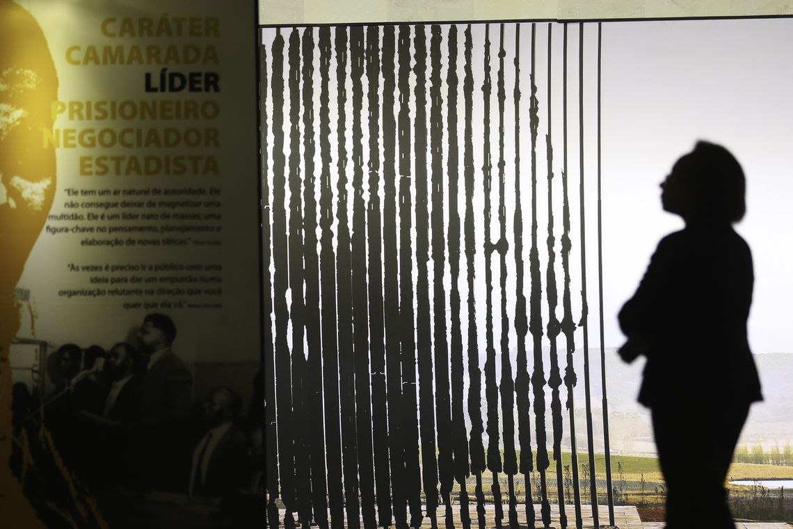 Fabio Rodrigues Pozzebom/Agência Brasil Exposição Centenário Mandela, no Palácio Itamaraty. A mostra apresenta a trajetória do ativista (Nelson Mandela) que combateu o regime do apartheid e tornou-se o primeiro presidente negro da África do Sul.