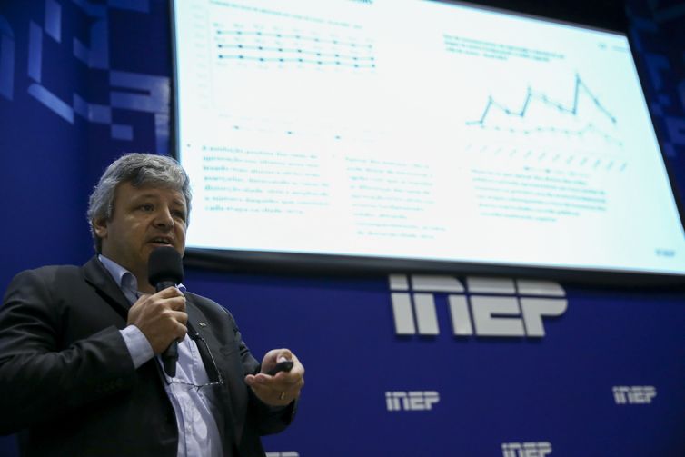 O secretário executivo do Ministério da Educação (MEC), Luiz Antônio Tozi, durante coletiva de imprensa de apresentação dos dados do Censo Escolar 2018, no Instituto Nacional de Estudos e Pesquisas Educacionais Anísio Teixeira (Inep).