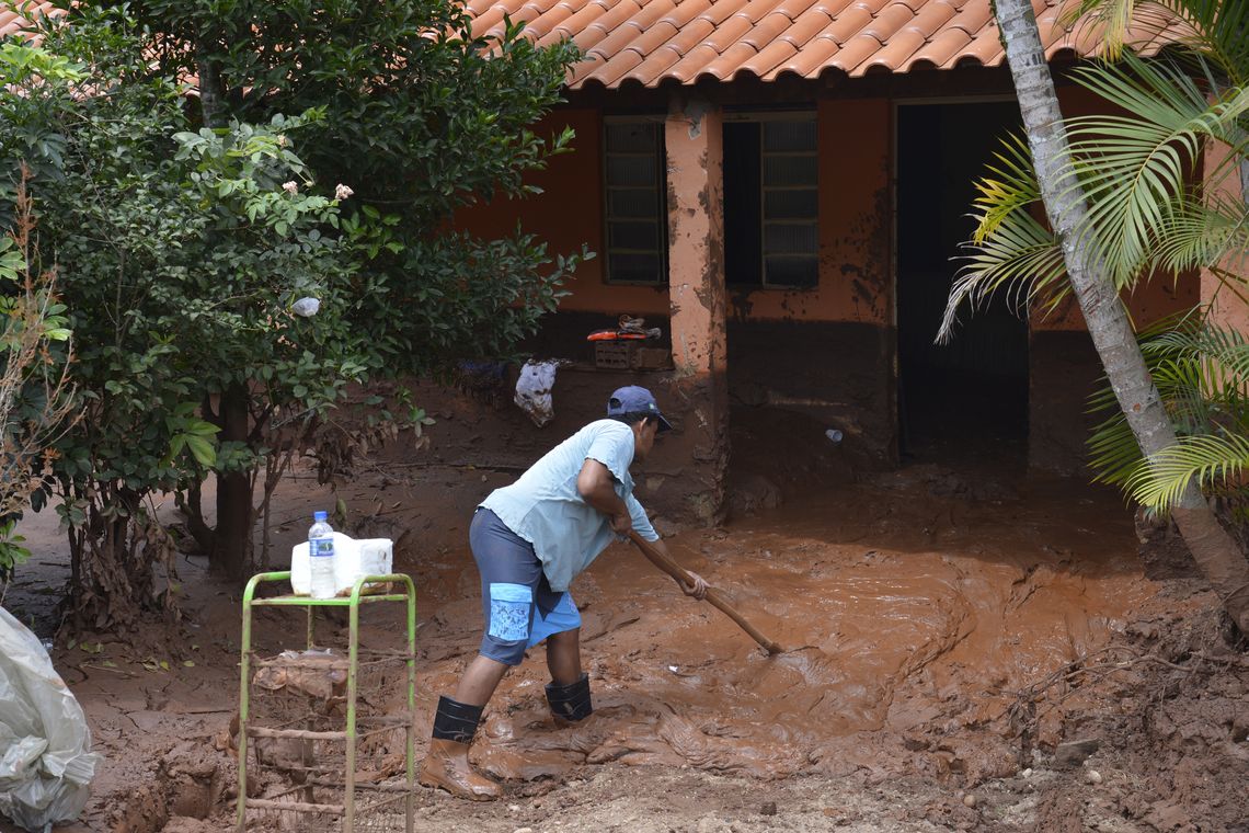 Antonio Cruz/ Agência Brasil Barra Longa(MG) - A cidade de Barra Longa/MG, atingida pela enxurrada de lama tóxica proveniente do rompimento da barrragem tenta se recuperar dos transtornos causados pelo incidente (Antonio Cruz/Agência Brasil)