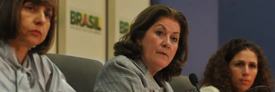 Célia Corrêa A secretária de Orçamento Federal, Célia Corrêa, ao lado direito da ministra Miriam Belchior
