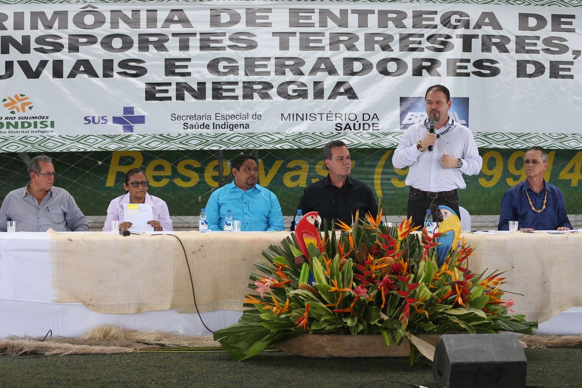 José Cruz/Agência Brasil Tabatinga (AM) - Ministro interino da Saúde, Francisco de Assis Figueiredo, entrega equipamentos para ampliar atendimento indígena em aldeias do Distrito Sanitário Especial Indígena do Alto Rio Solimões (José Cruz/Agência Brasil)
