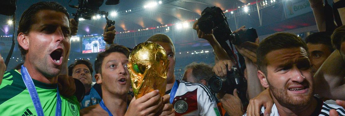 Cerimônia de premiação da Copa do Mundo no Brasil Jogadores alemães comemoram o título após 24 anos de jejum.