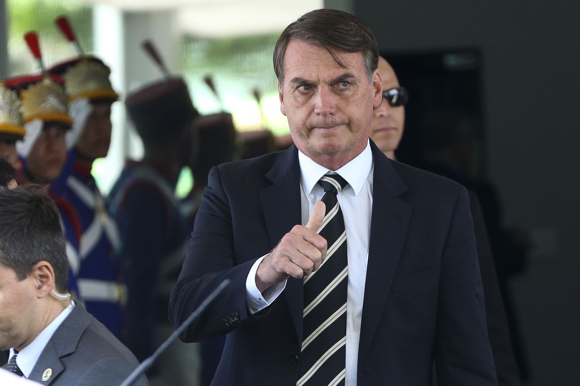 O Presidente Jair Bolsonaro deixa o MinistÃ©rio da Defesa apÃ³s almoÃ§o com ministros. 