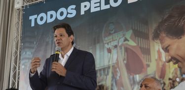 O candidato à Presidência da República, Fernando Haddad (PT), durante encontro com pastores evangélicos, no hotel Excelsior, em São Paulo.