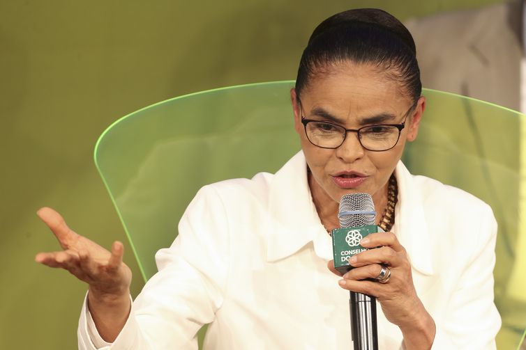 O candidato da Rede à Presidência da República, Marina Silva, participa de debate sobre agricultura promovido pela Confederação da Agricultura e Pecuária do Brasil (CNA) e pelo Conselho do Agro.