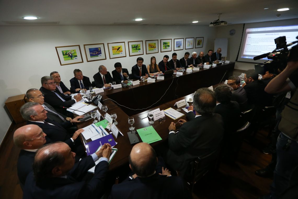 Valter Campanato/Agência Brasil Brasília - O presidente Michel Temer e ministros durante reunião sobre a Reforma da Previdência, no Palácio do Planalto (Valter Campanato/Agência Brasil)