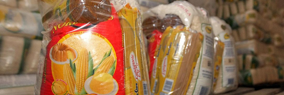 Cesta Básica O valor da cesta básica em várias regiões é pesquisado pelo Dieese