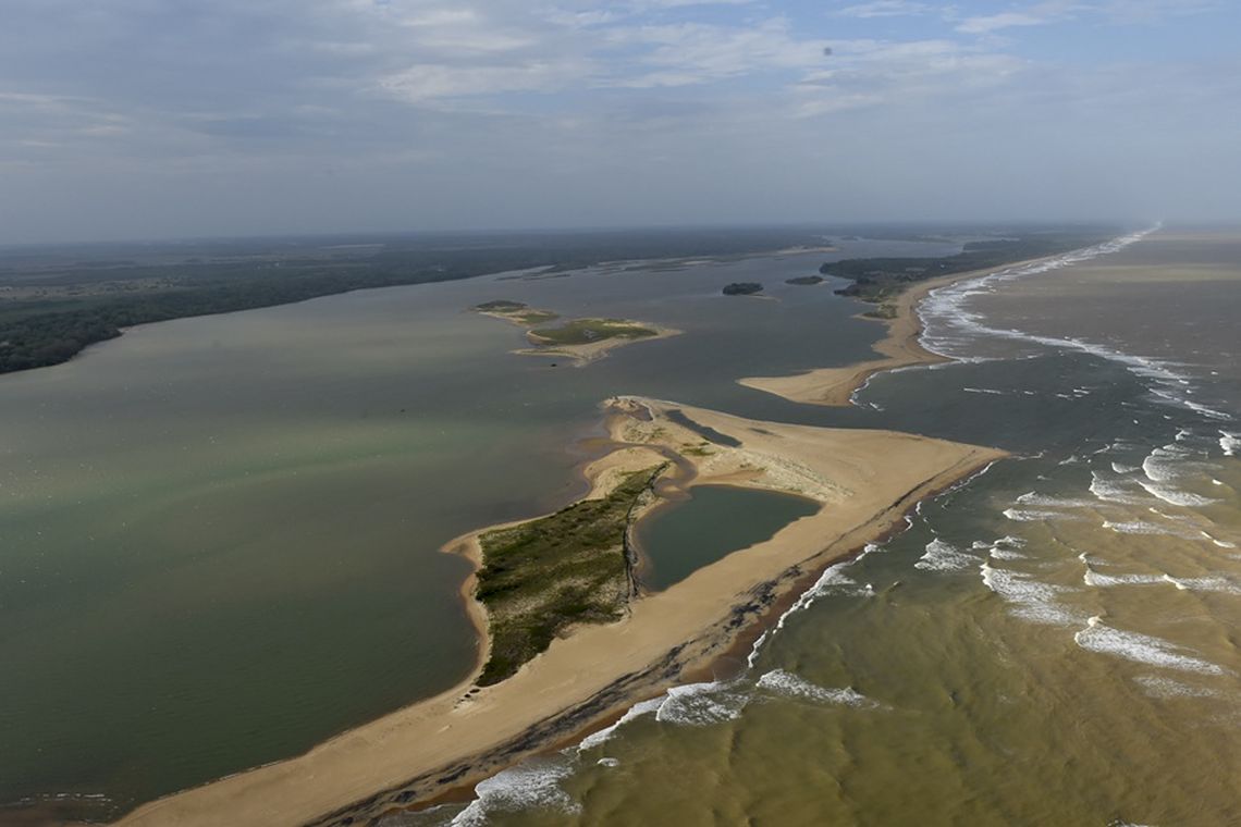 Fred Loureiro/Secom ES Linhares (ES) - A lama vinda das barragens da Samarco com rejeitos de mineração seguem ao longo do leito do Rio Doce em direção à sua foz, localizada em Regência, Linhares (Fred Loureiro/Secom ES)