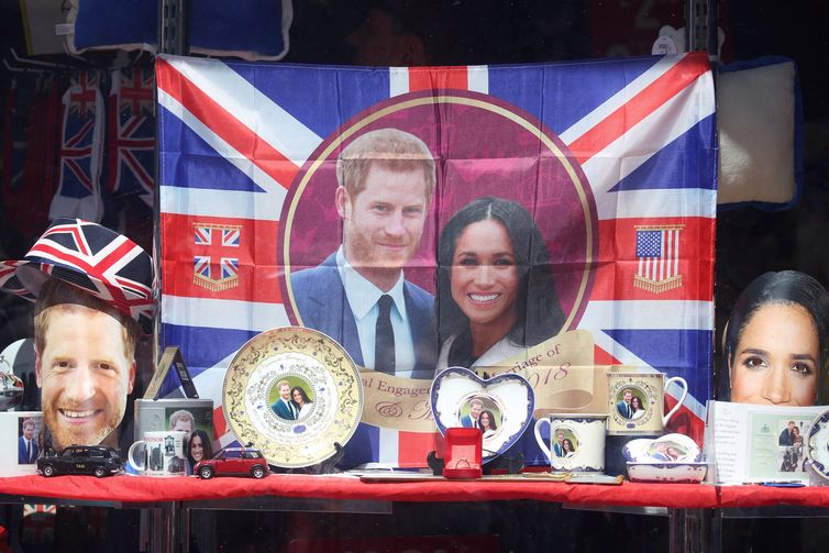 ComÃ©rcio fatura com casamento do prÃ­ncipe Harry e a atriz Meghan Markle