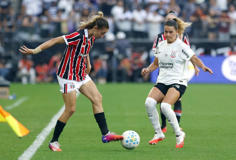 São Paulo e Corinthians decidem campeão brasileiro feminino de 2026