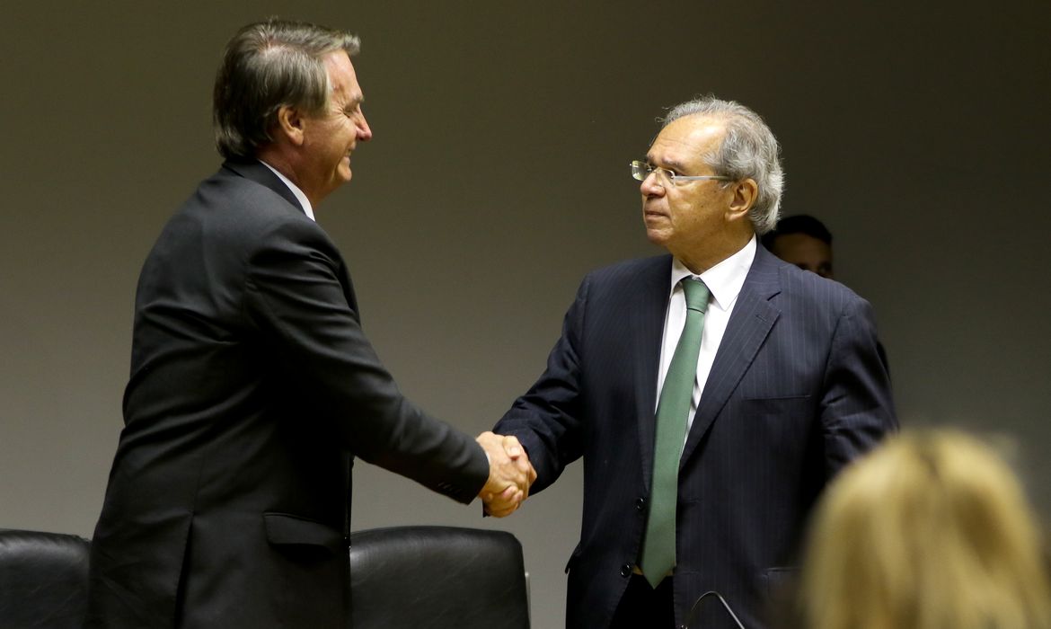 O presidente da República, Jair Bolsonaro e o ministro da Economia, Paulo Guedes, fazem  declaração conjunta à imprensa no auditório do ministério da economia em Brasília