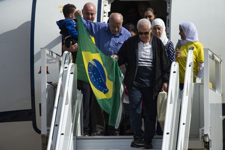 Brasília (DF), 02/11/2023 - Brasileiros e familiares resgatados na Cisjordânia chegam a Brasília em voo da Força Aérea Brasileira. Foto: Marcelo Camargo/Agência Brasil