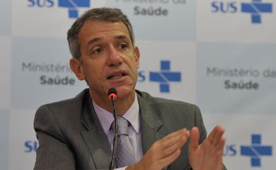 O ministro da Saúde, Arthur Chioro, anuncia a introdução de uma nova vacina no Calendário Nacional de Vacinação do Sistema Único de Saúde (SUS)(Antonio Cruz/Agência Brasil) 