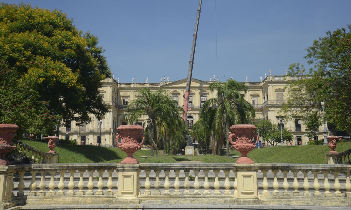 Após quatro meses do incêndio, Museu Nacional, na Quinta da Boa Vista, no Rio de Janeiro , continua em obras. 