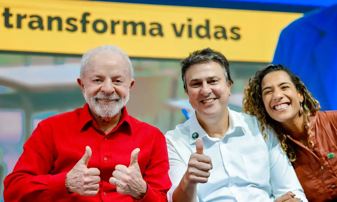 Rio de Janeiro (RJ), 15/10/2025 - Presidente da República, Luiz Inácio Lula da Silva, ao lado do ministro da Educação, Camilo Santana e da ministra da Igualdade Racial, Anielle Franco, durante a cerimônia de comemoração pelo Dia dos Professores e de anúncios relativos ao Programa Mais Professores para o Brasil. Foto: Ricardo Stuckert/PR