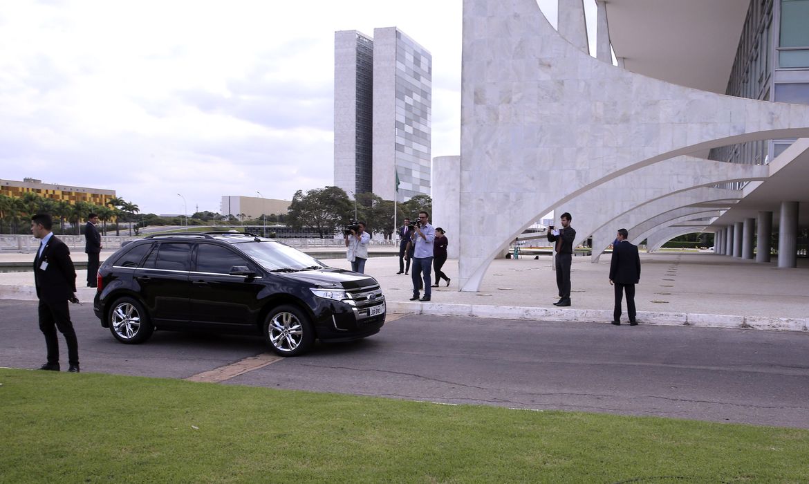 Brasília - Presidenta Dilma Rousseff chega ao Palácio do Planalto  (Valter Campanato/Agência Brasil)