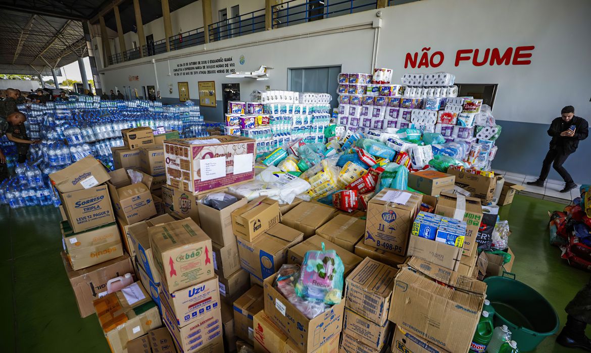 Doações recebidas na base aérea de Brasília. Foto: Lucas Leffa/Secom