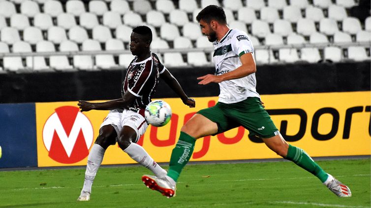 Mailson Santana/Fluminense FC Luiz Henrique disputa bola na vitória sobre o Goiás.