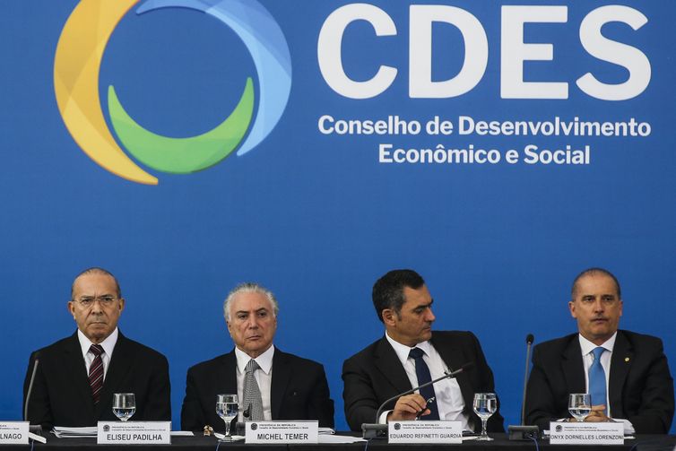 O Presidente Michel Temer, preside a reunião do Conselho de Desenvolvimento Econômico e Social (CDES ), o futuro ministro da Casa Civil, Onyx Lorezone, participa da reunião.