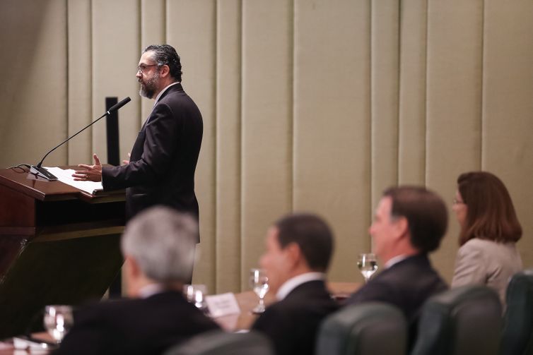 O ministro das Relações Exteriores, Ernesto Araújo, participa das celebrações do Dia do Diplomata, no Palácio Itamaraty, com a formatura dos alunos da turma Turma Aracy de Carvalho Guimarães Rosa (2017-2019) do Instituto Rio Branco.