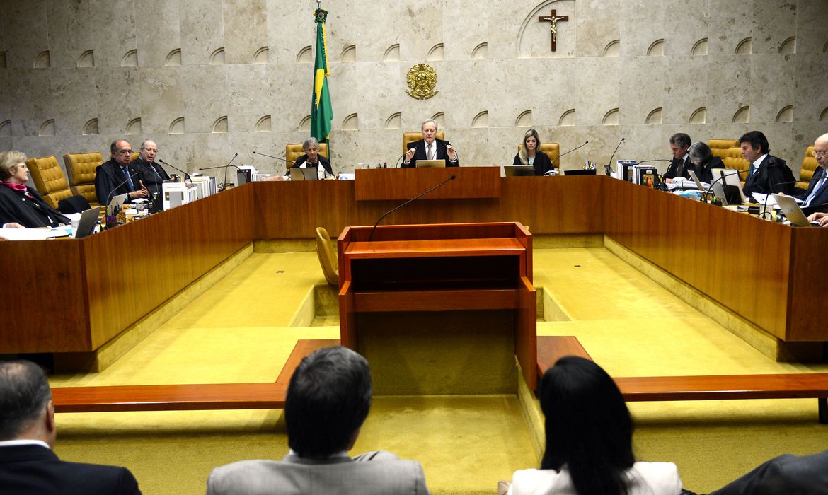 Brasília - Plenário do STF durante julgamento de recurso do presidente da Câmara, Eduardo Cunha, contra rito de impeachment da presidenta Dilma Rousseff, definido pelo Supremo (Antonio Cruz/Agência Brasil)