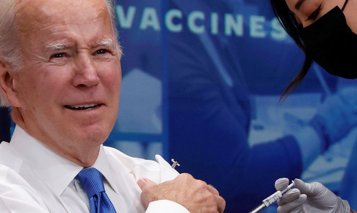 U.S. President Biden delivers remarks and receives an updated booster shot against the coronavirus disease (COVID-19) at the White House in Washington