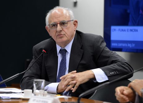 Brasília - Ex-ministro da Justiça e da Defesa, o jurista Nelson Jobim participa de sessão da CPI da Funai e do Incra (Valter Campanato/Agência Brasil)