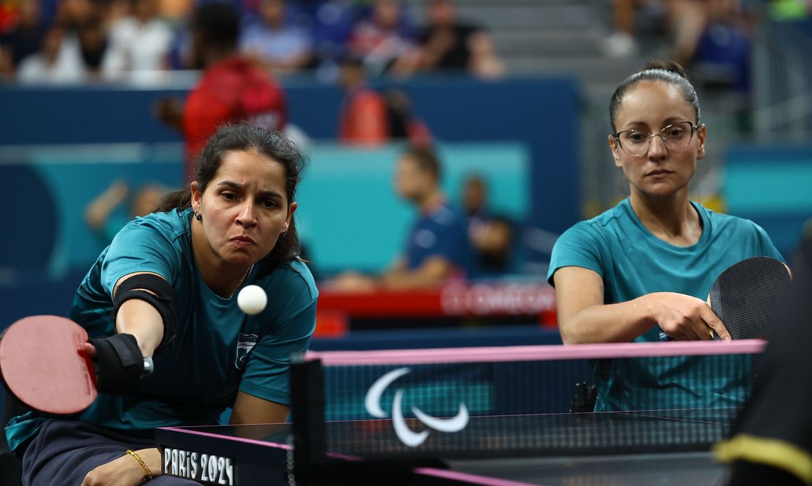 Cátia Oliveira e Joyce Oliveira avançam à semifinal e já garantem medalha nas duplas do tênis de mesa na Paralimpíada de Paris, em 29/08/2024