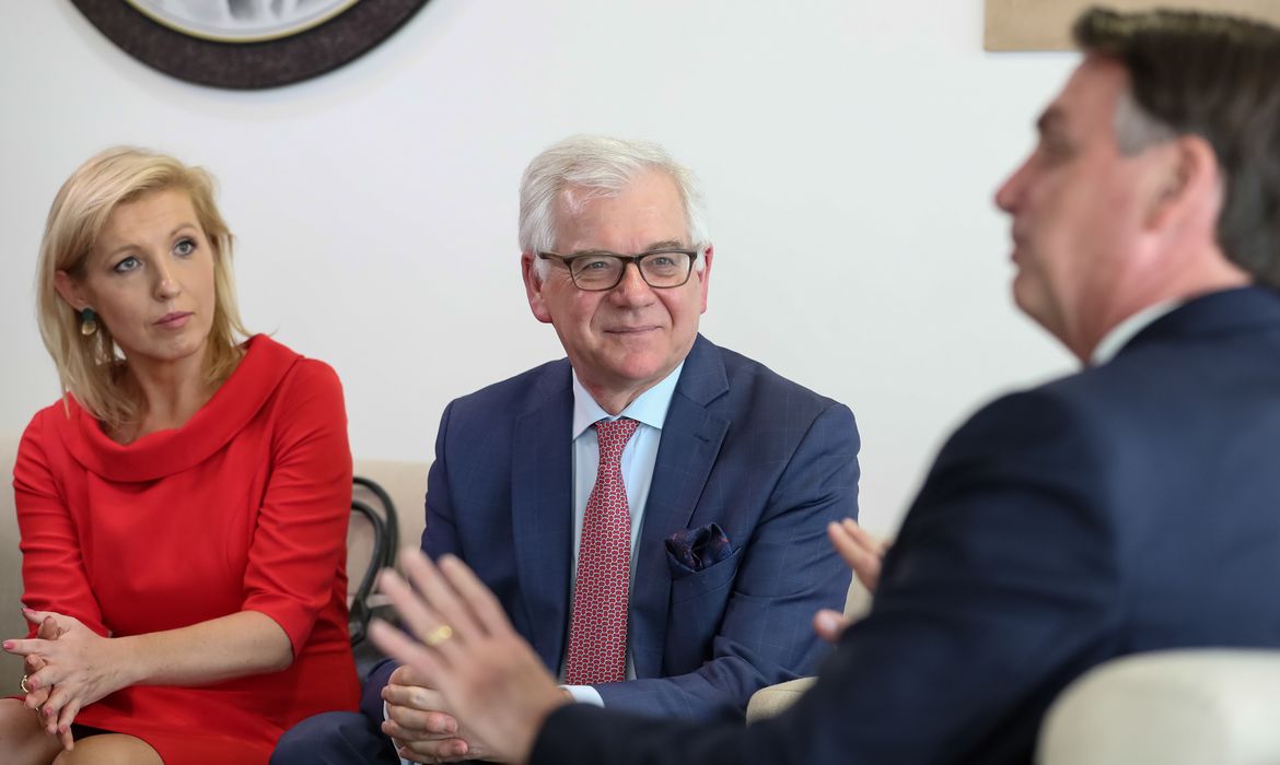  O presidente Jair Bolsonaro, durante encontro com o  ministro de Estado das Relações Exteriores Ernesto Araújo, e o ministro dos negócios estrangeiros da Polônia, Jacek Czaputowicz
