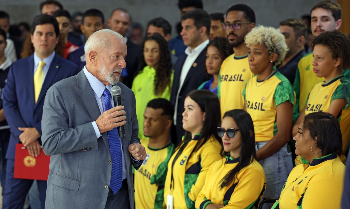 Brasília (DF), 11/07/2024 - O presidente Luiz Inácio Lula da Silva participa de encontro com atletas paralímpicos e olímpicos brasileiros, no Palácio do Planalto. Foto: José Cruz/Agência Brasil