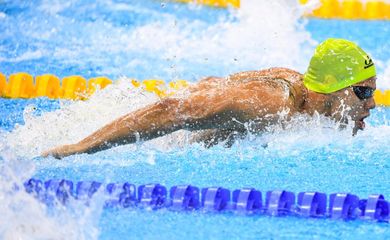 André Brasil fica com o bronze, primeira medalha brasileira nesta segunda-feira na natação