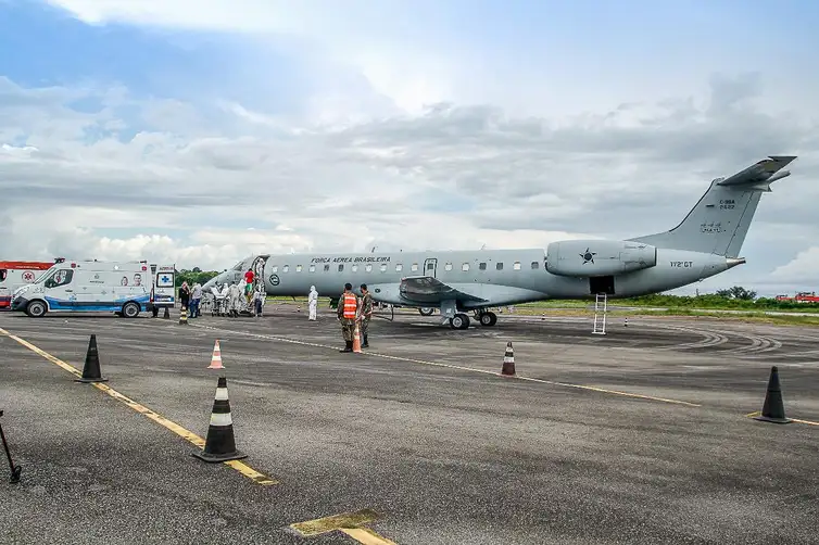 Aeronaves da Força Aérea Brasileira removem 248 pacientes do estado do Amazonas para várias cidades.