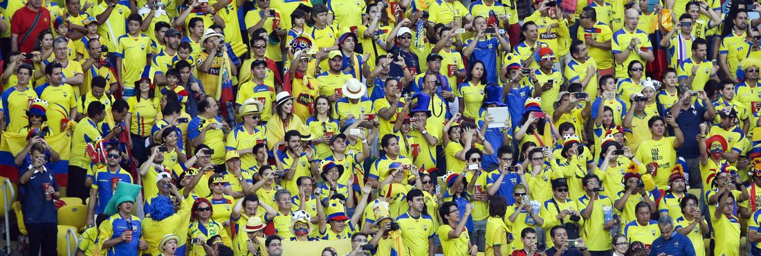 Torcida equatoriana predomina no Maracanã no jogo contra a França pelo Grupo E nesta quarta-feira (25)