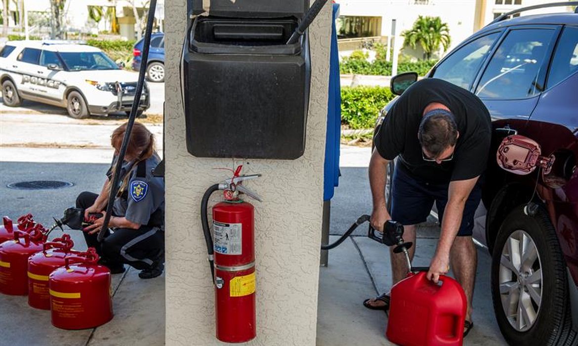 Postos de gasolina em Golden Gate, na Florida, voltam a vender gasolina 