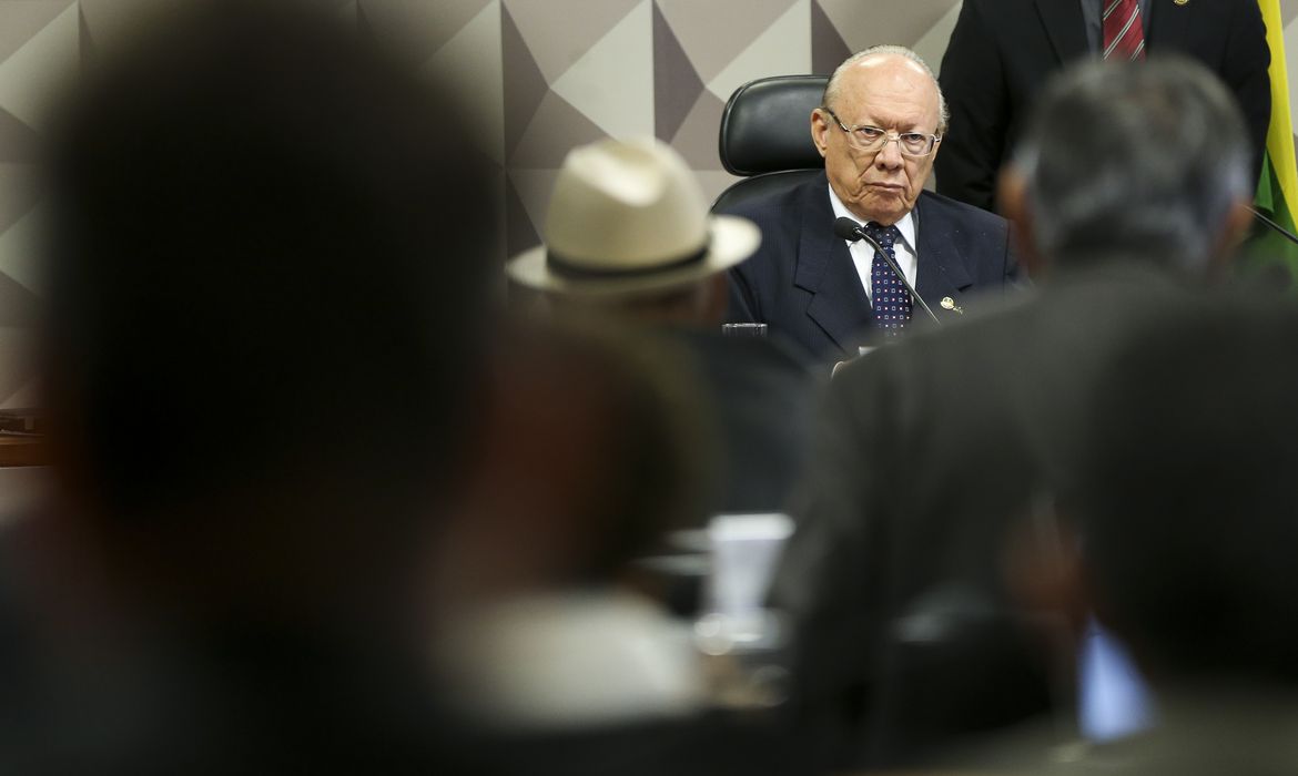 Senador João Alberto decidirá sobre recebimento da segunda representação contra Aécio Neves
