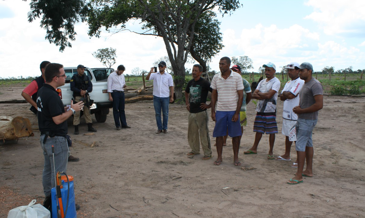 Ministério Público do Trabalho resgata trabalhadores rurais em situação análoga ao trabalho escravo em Riachão das Neves, na Bahia