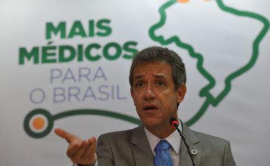 O ministro da Saúde, Arthur Chioro, apresenta o balanço de inscrições de profissionais e de municípios ao novo edital do Programa Mais Médicos (Fabio Rodrigues Pozzebom/Agência Brasil)
