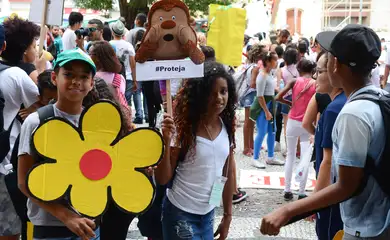 São Paulo - Bloco promove grito contra a exploração sexual de Crianças e Adolescentes no Carnaval 2017, na Praça do Patriarca, região central da cidade (Rovena Rosa/Agência Brasil)