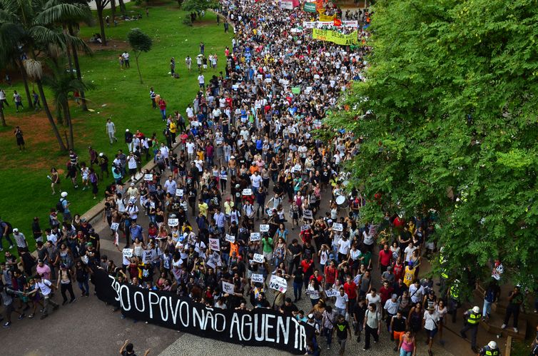 02/06/2023 - São Paulo (SP), 08/01/2016 - Manifestação do Movimento Passe Livre contra o aumento da tarifa do transporte público no Vale do Anhangabaú. Foto: Rovena Rosa/Agência Brasil