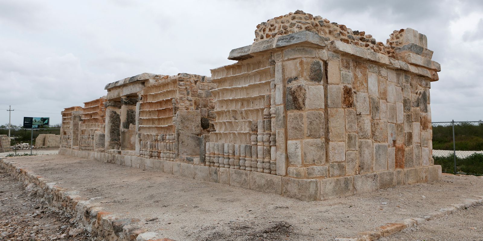 Arqueólogos mexicanos descubren la antigua ciudad maya en el oleoducto